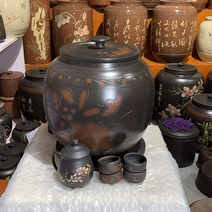 五号线雕罐和玉兰花杯。