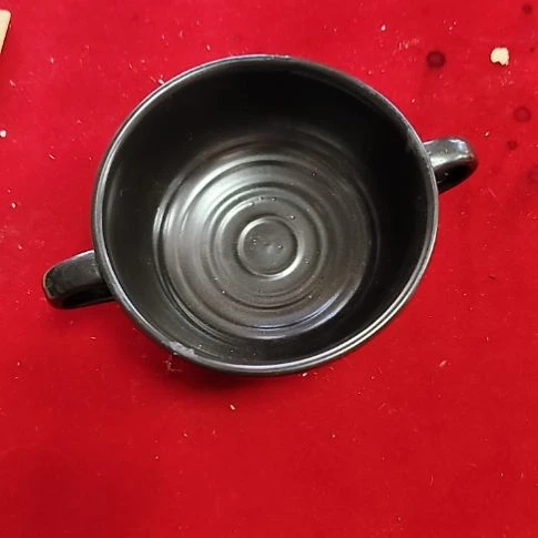 瓷片瓷片，各种摆件，均有瑕疵。沙锅！