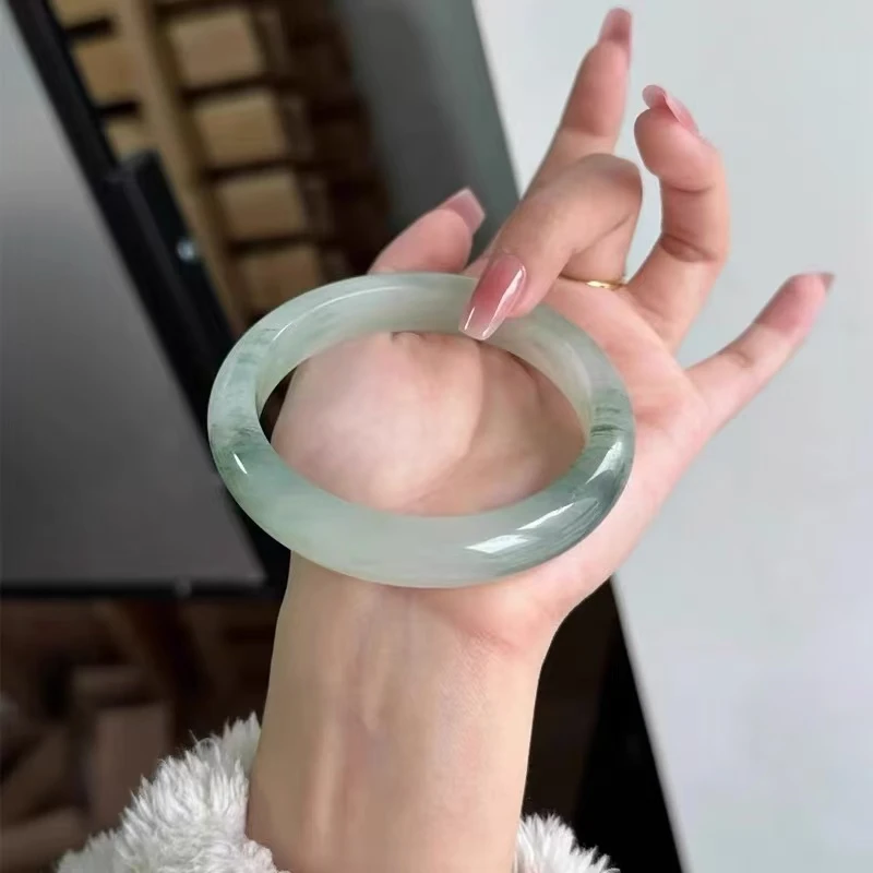 精选缅甸翡翠手镯