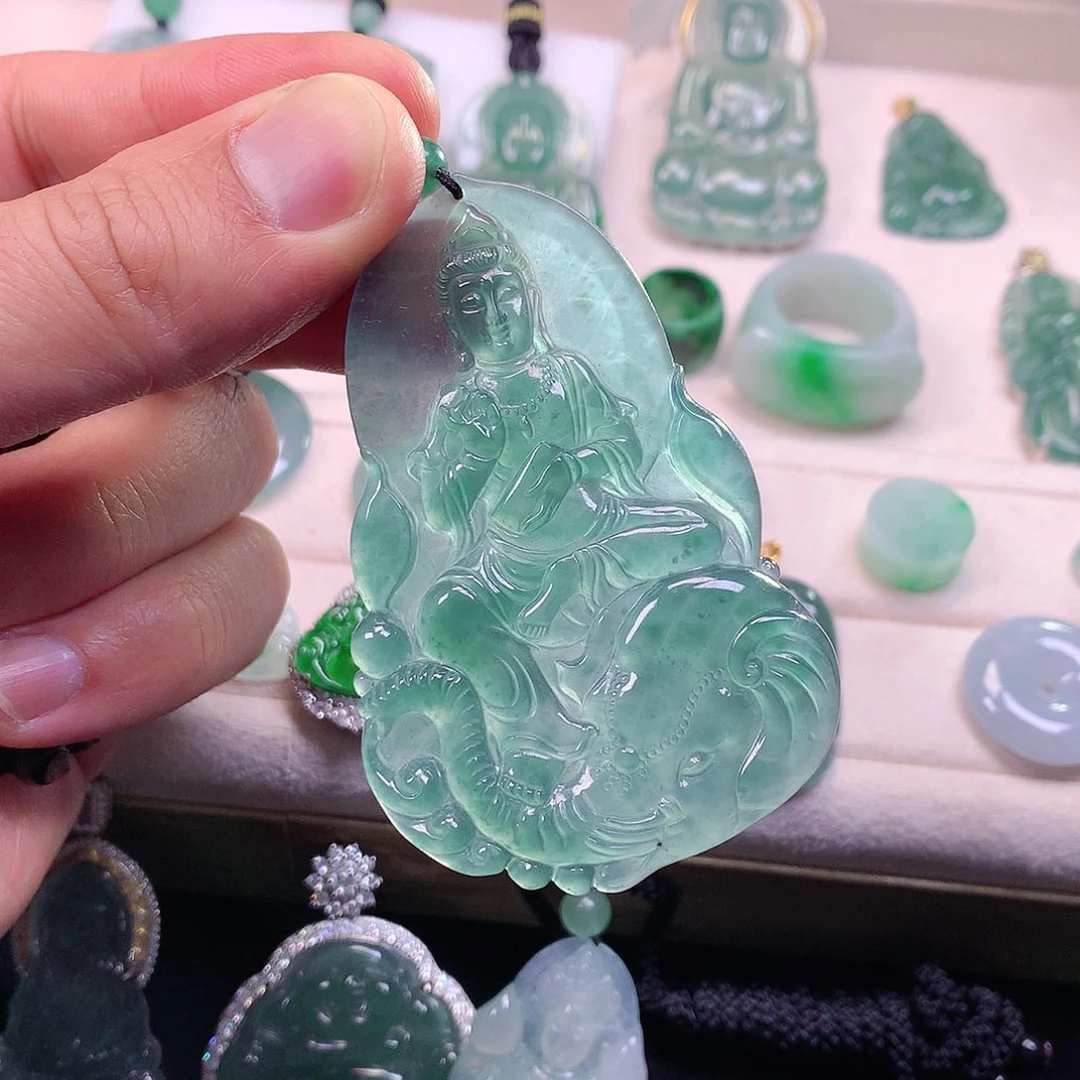 翡翠颈饰未镶嵌翡翠