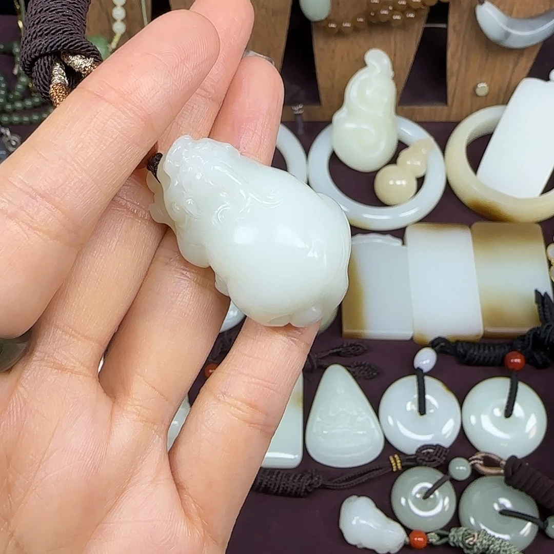 和田玉未镶嵌颈饰