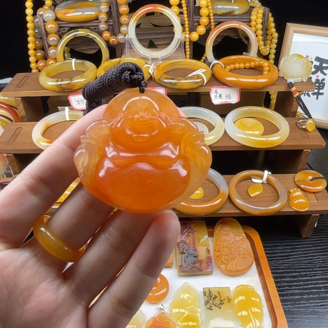 石英质玉（黄龙玉）未镶嵌颈饰佛公