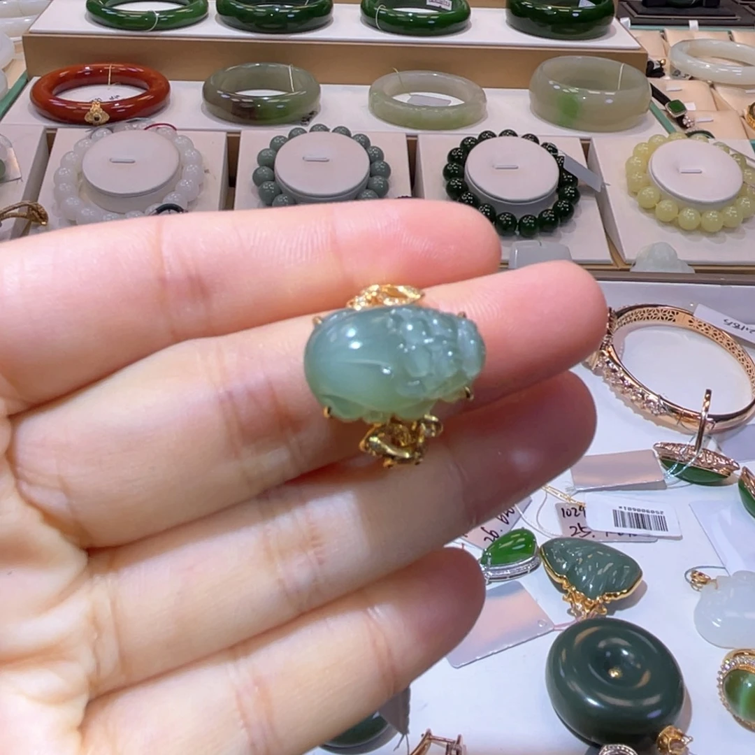 和田玉18K金镶嵌颈饰高品粉青貔貅戒指