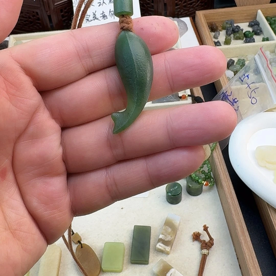 烟***雨和田玉未镶嵌珠宝半成品