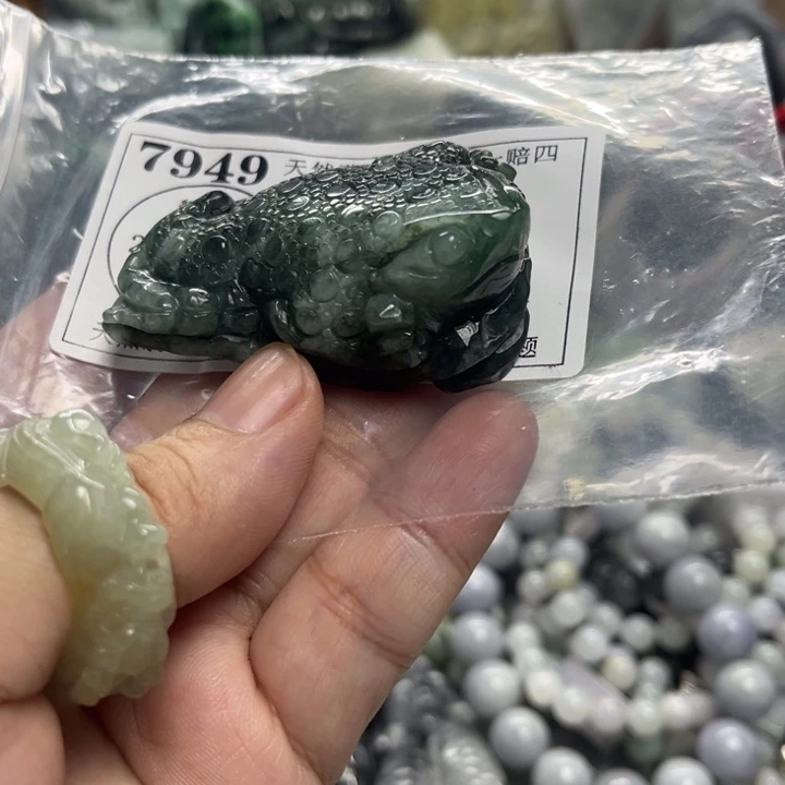 翡翠未镶嵌颈饰7949