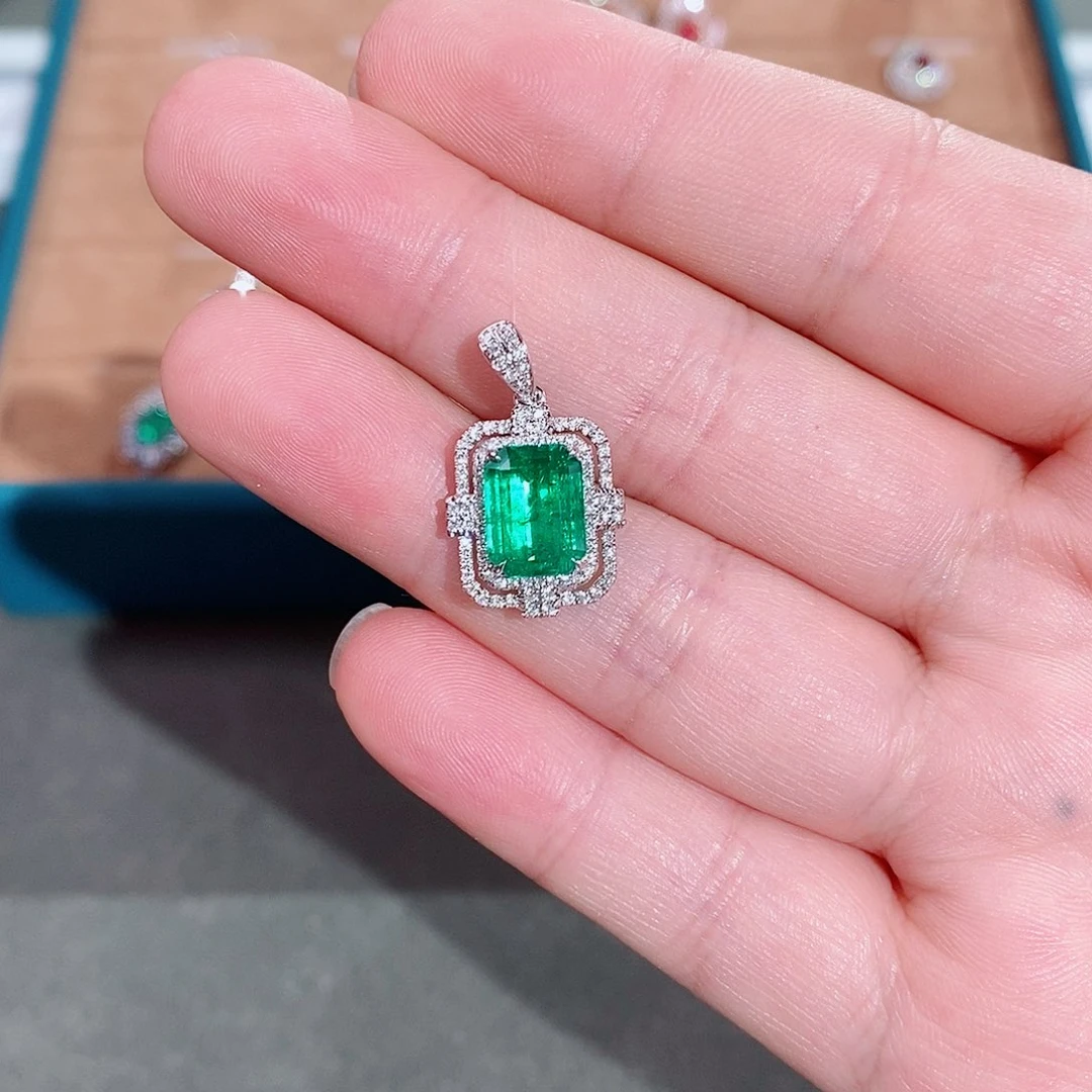 祖母绿颈饰18K金镶嵌吉尔德微油VVG2.72克拉