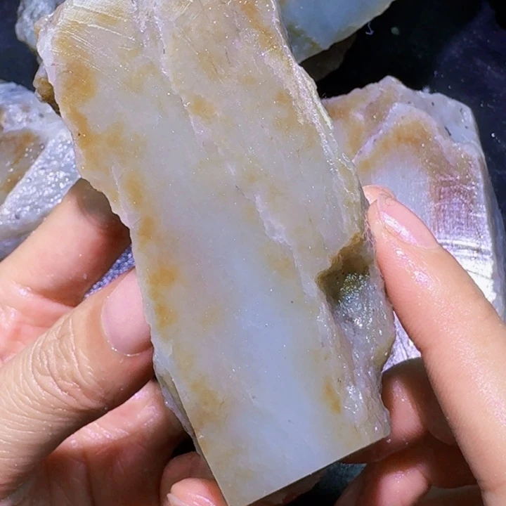 未镶嵌和田玉（糖玉）珠宝半成品