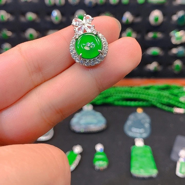 吊坠(不含链)未镶嵌翡翠