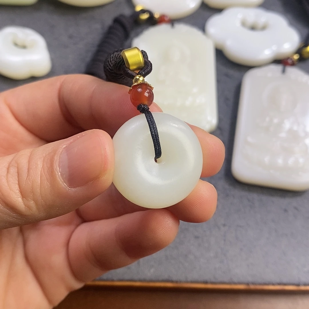 颈饰未镶嵌和田玉