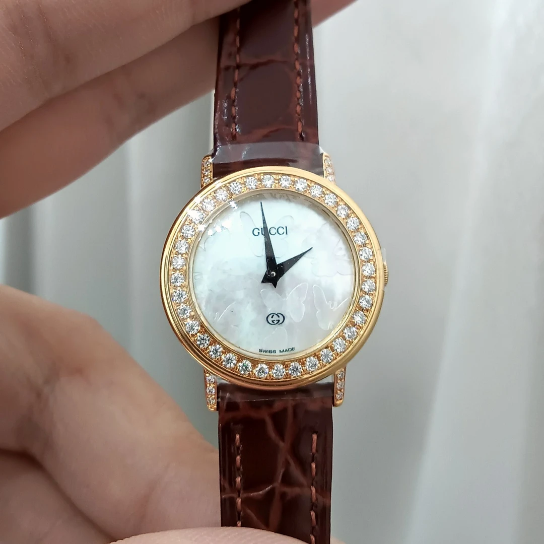 95新 GUCCI/古驰 石英表后镶钻盘26/256101377