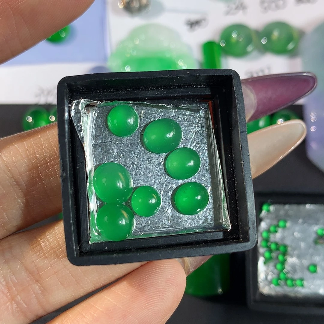 翡翠散珠卡六左右