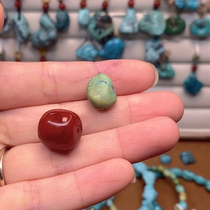 玛瑙/玉髓原矿未镶嵌M****。