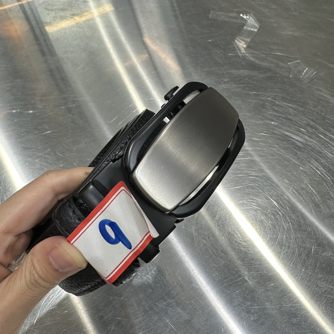 男士2025新款经典时尚平滑扣皮带丹姐推荐