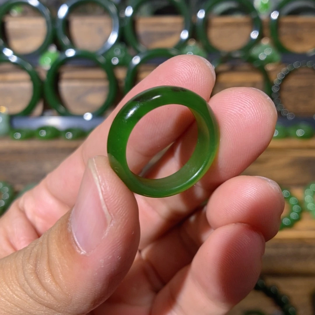 【闪购商品】吊坠(不含链)未镶嵌和田玉俄七红皮阳绿戒圈 16.5