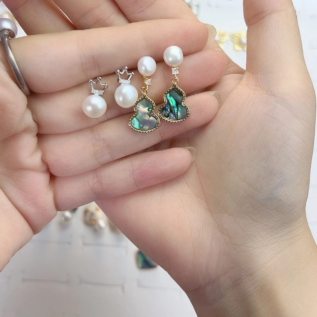 U***饰银S925镶嵌淡水珍珠耳饰