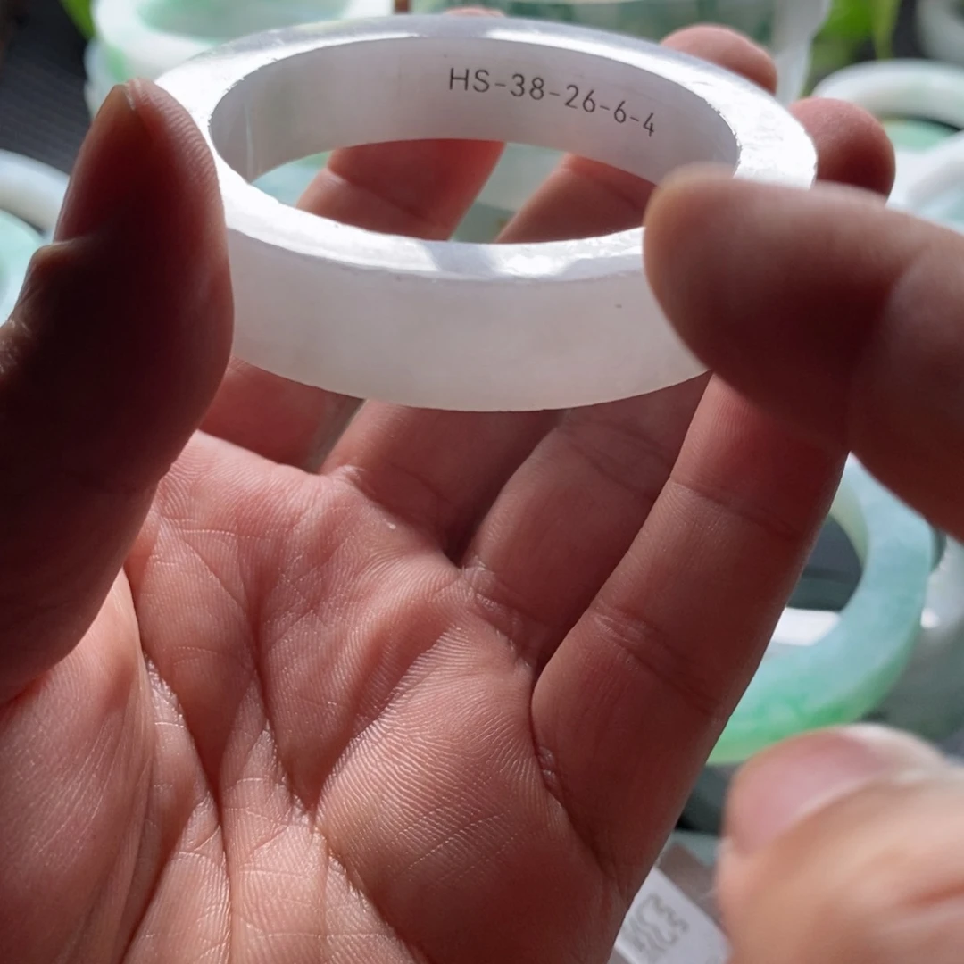 定制翡翠未镶嵌手鋾