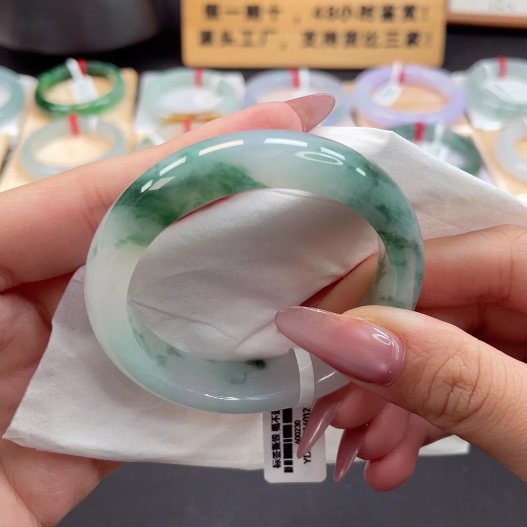 翡翠手镯未镶嵌52层次感飘花19号