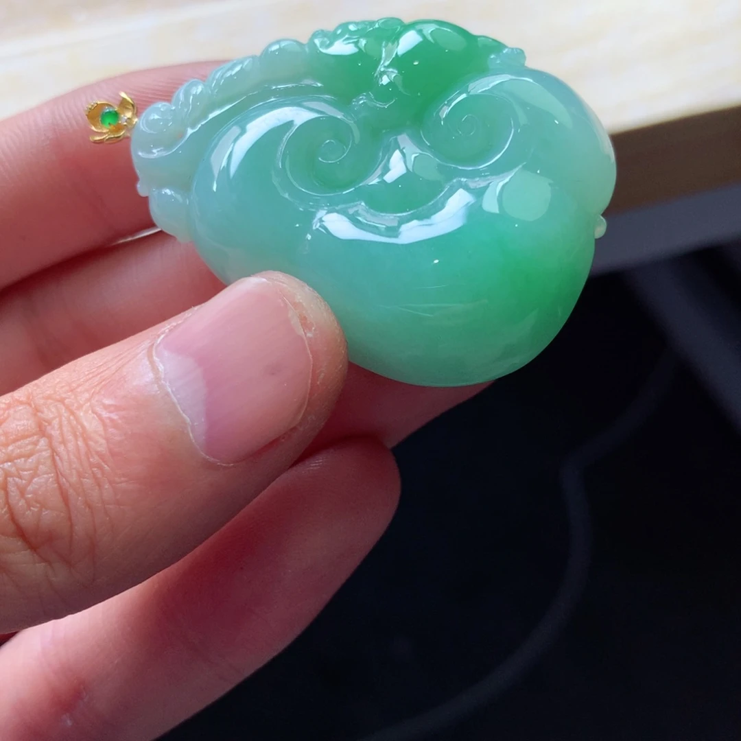 翡翠颈饰18K金镶嵌吊坠