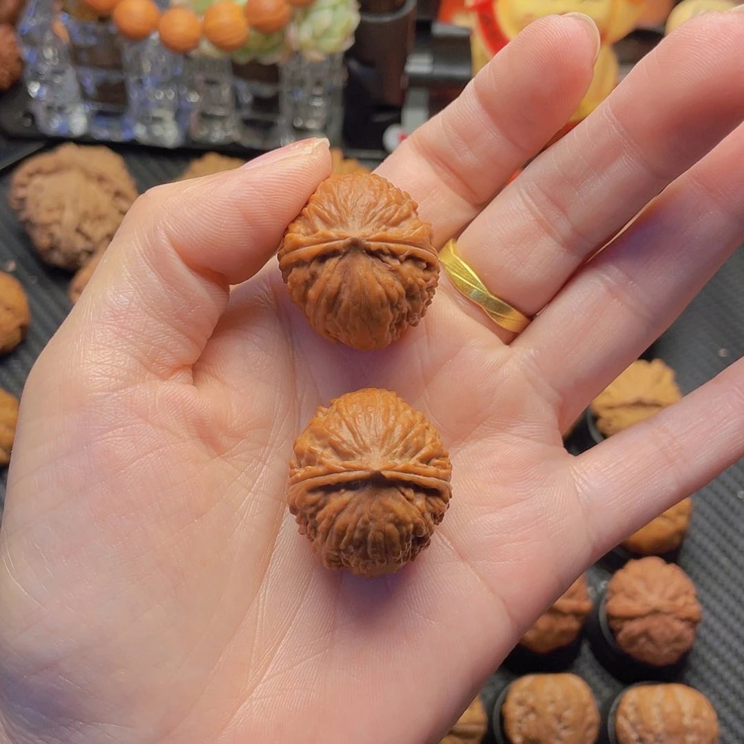 文玩核桃把件文玩核桃粉皮小元宝