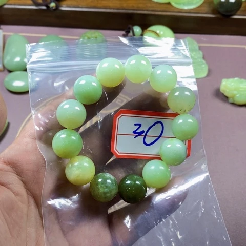 未镶嵌蛇纹石玉颈饰