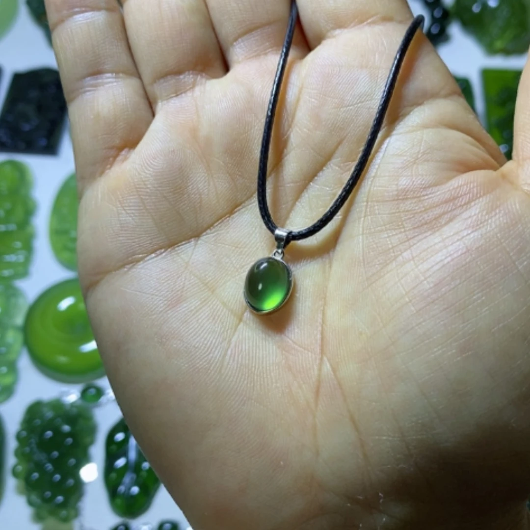 【闪购商品】银S925镶嵌蛇纹石玉颈饰