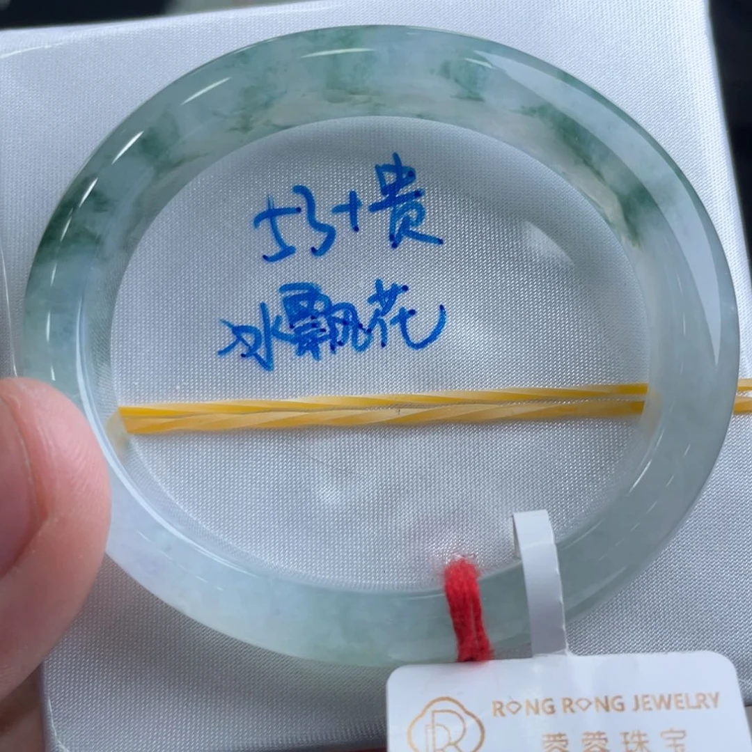 翡翠手镯未镶嵌翡翠手镯
