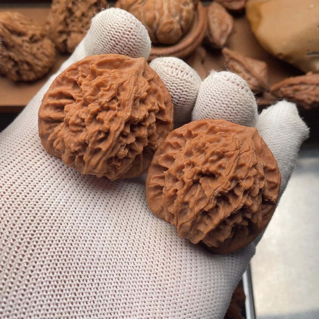 文玩核桃吊坠盘龙纹