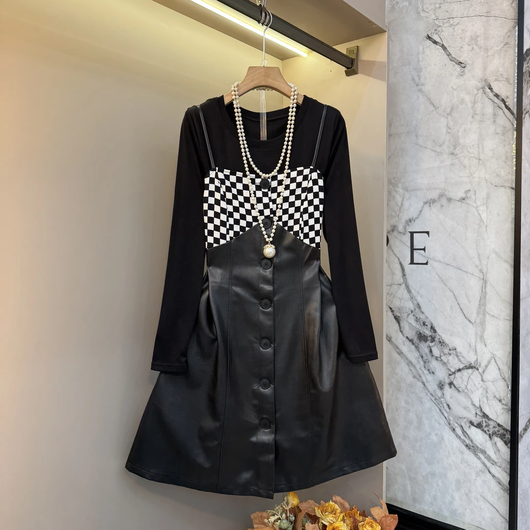 2025新款洋气简约格子设计感减龄显瘦胖mm内搭+吊带皮裙套装6621