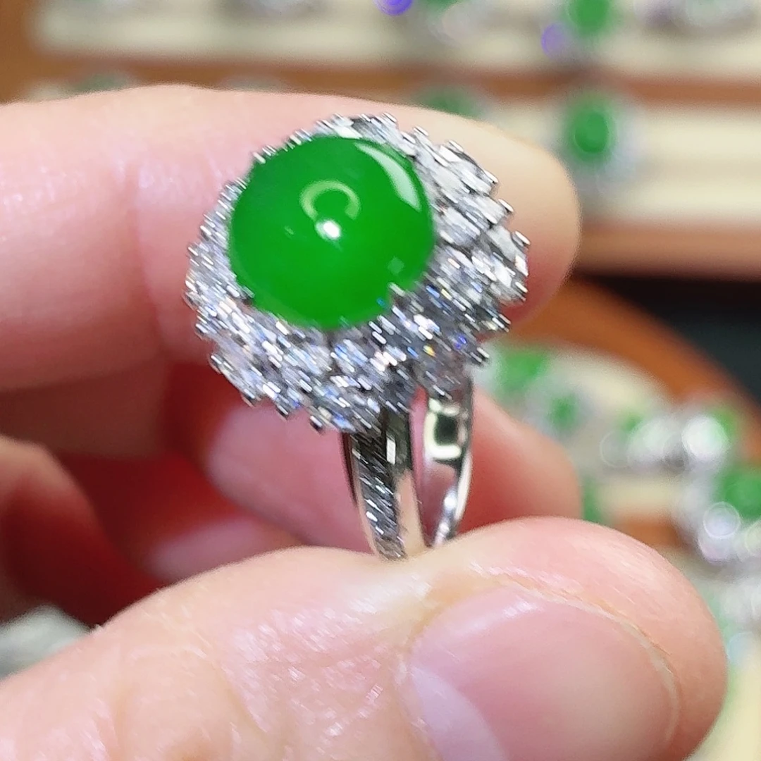 翡翠18K金镶嵌戒指蛋面戒指