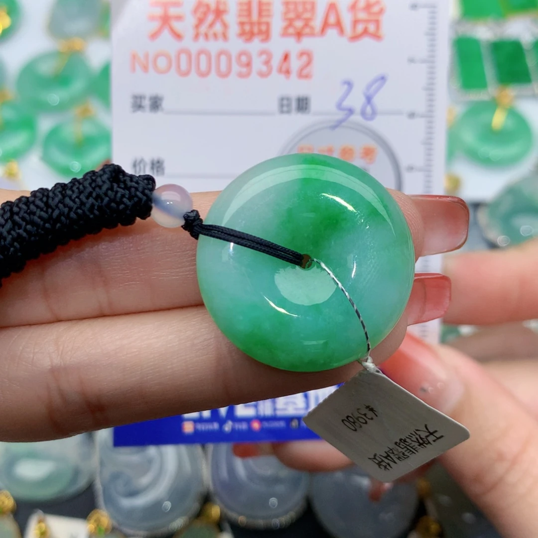 翡翠颈饰18K金镶嵌扣