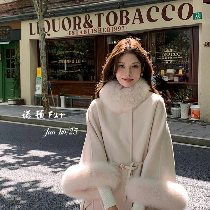 诺顿-毛外套(配腰带,可拆卸真狐狸毛袖袢)（含100羊毛）Z-YSF3418