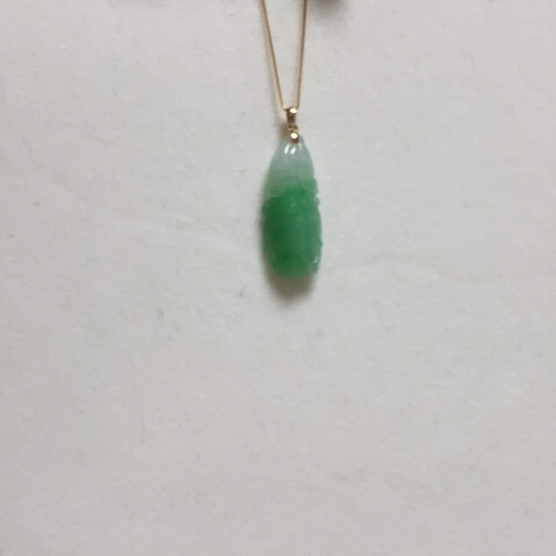 翡翠颈饰18K金镶嵌W***?简单