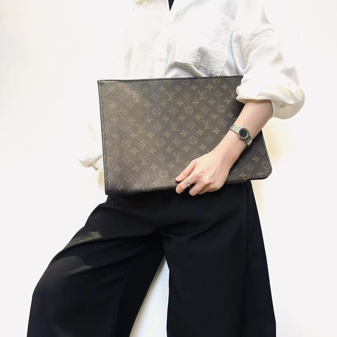95新 LouisVuitton/路易威登 路易威登棕色老花手拿包 2506260135