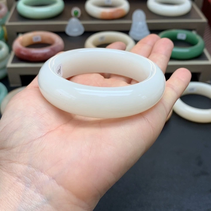 石英质玉手镯未镶嵌兔**官57