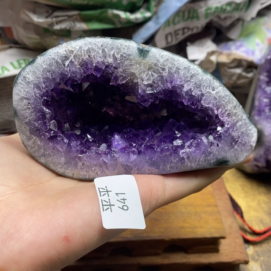 紫晶乌拉圭未镶嵌