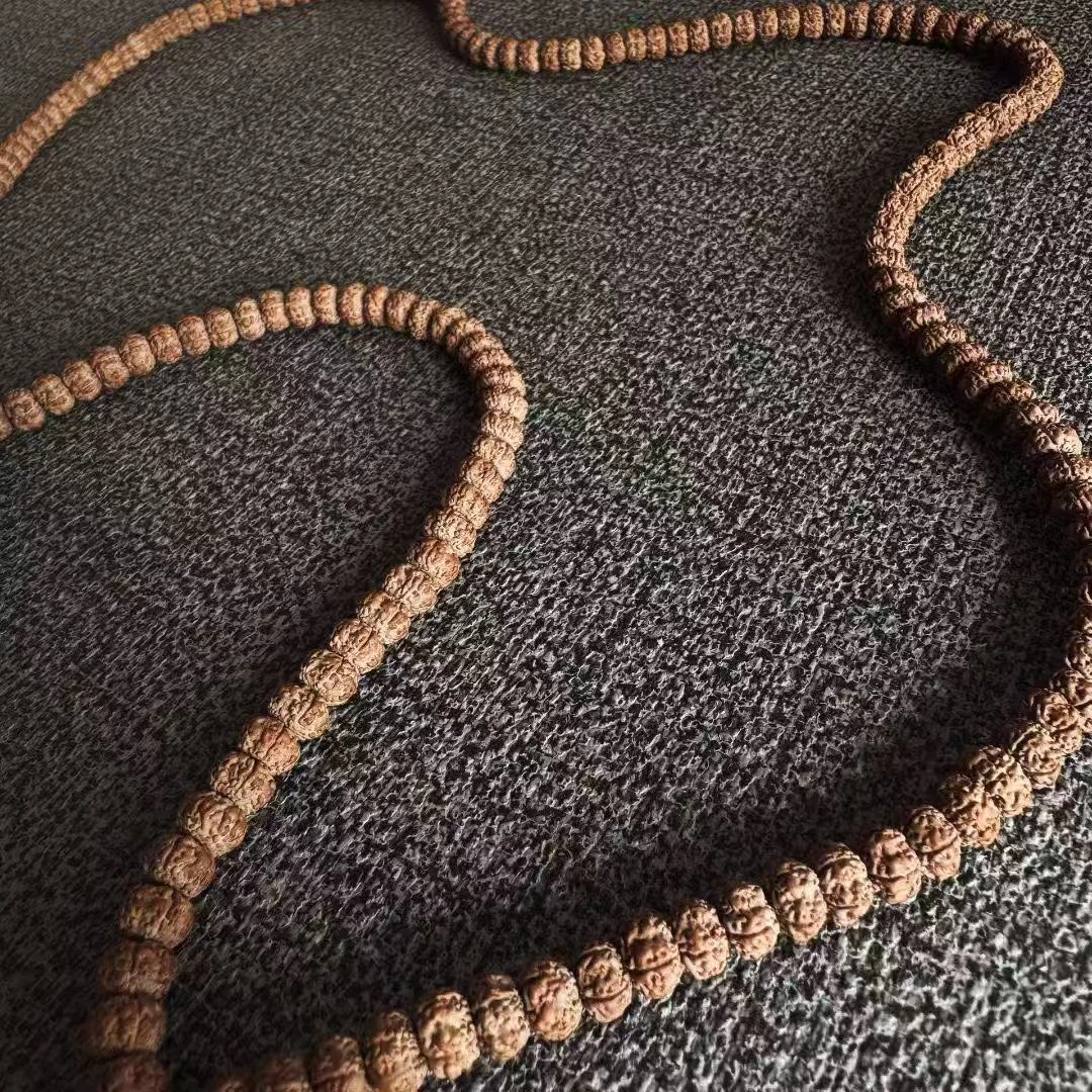 歡己 · 平头细纹长串