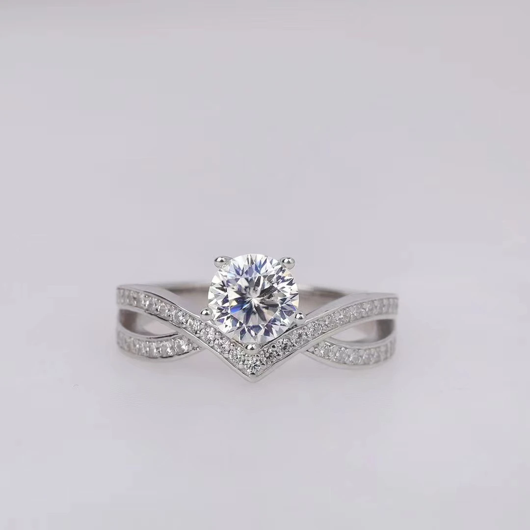 925银莫桑石戒指 爱翼皇冠时尚女士经典结婚女款莫桑钻戒指银戒女