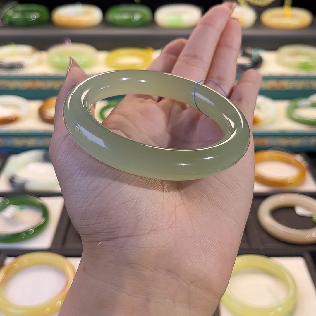 未镶嵌手镯和田玉清水猫