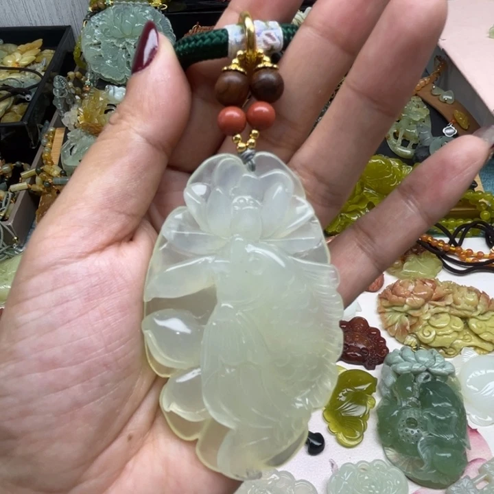 蛇纹石玉未镶嵌颈饰