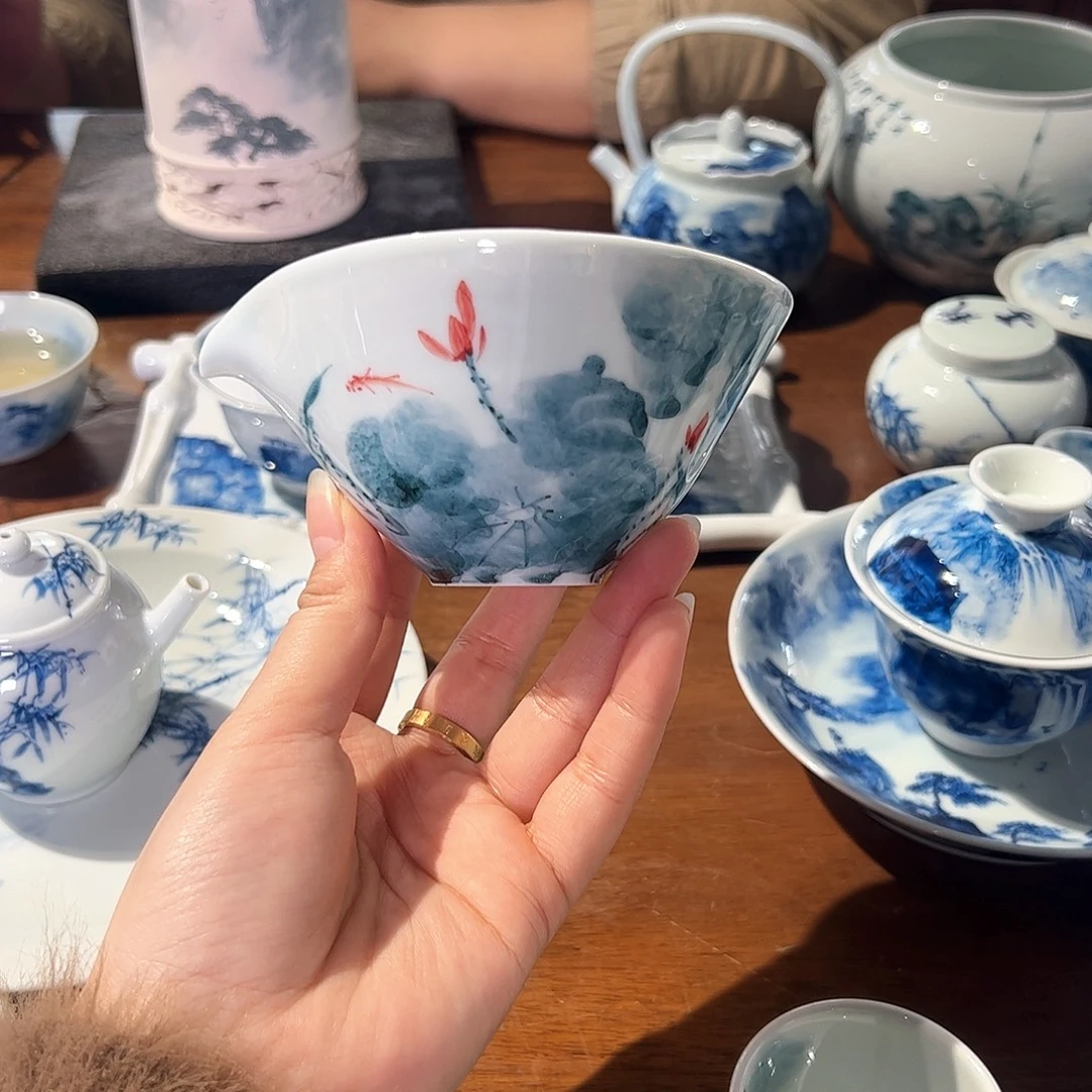 青花手绘荷花公道