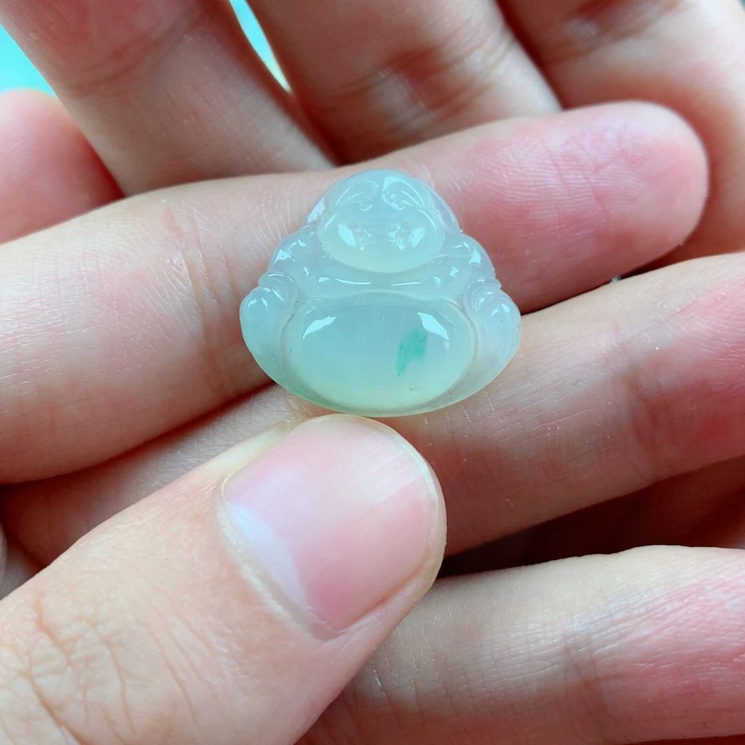 翡翠未镶嵌颈饰肚里藏金