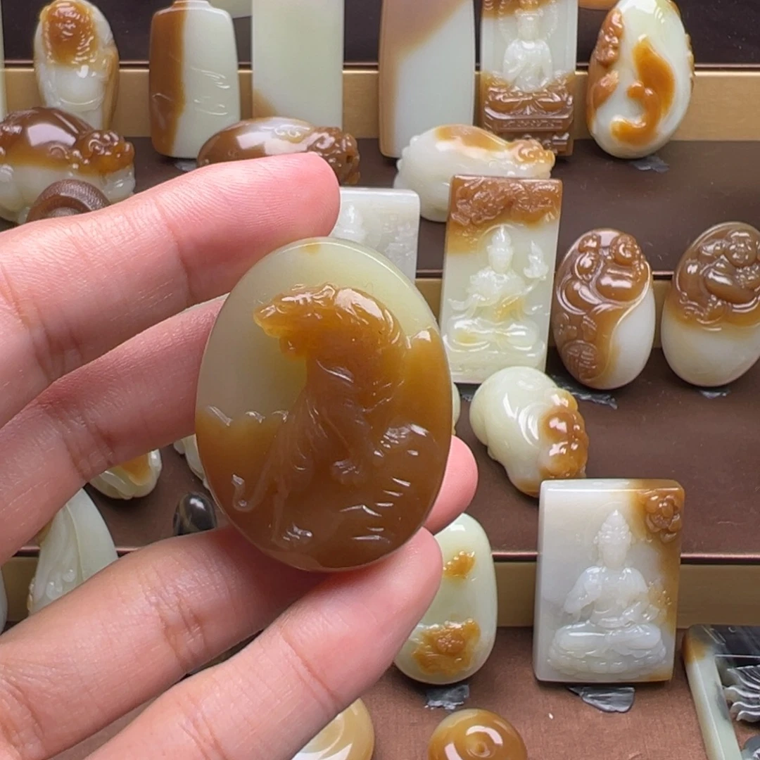 焊***帝和田玉（糖玉）未镶嵌颈饰