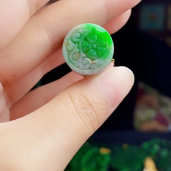 翡翠未镶嵌颈饰多样性