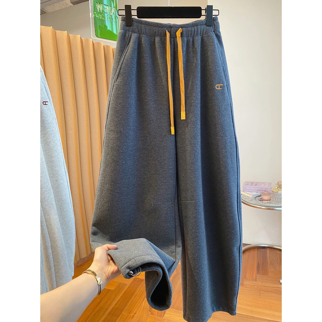 胖mm240斤大码独特刺绣撞色加绒弯刀卫裤女秋冬显瘦抽绳束脚裤子