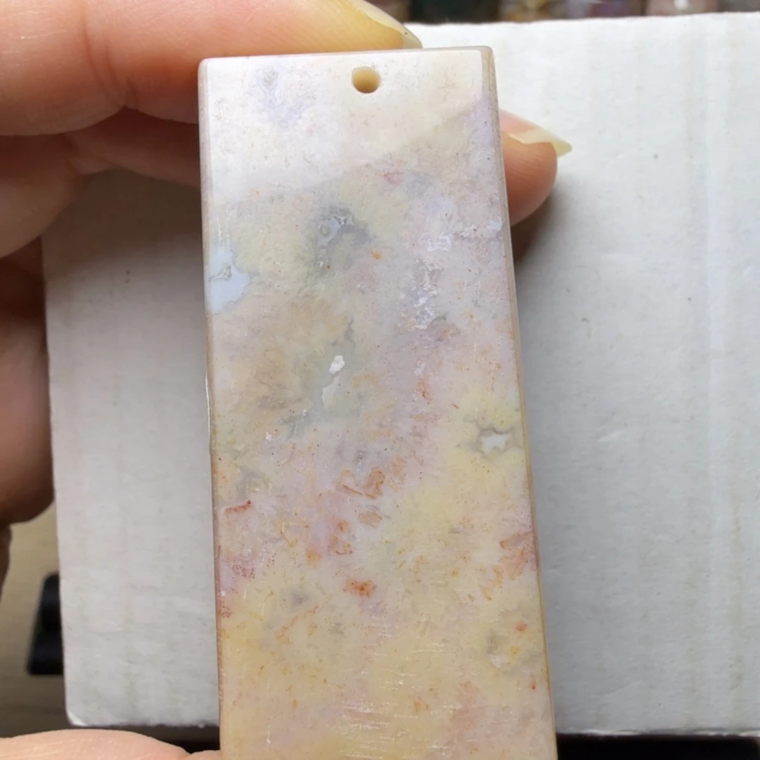 硅化玉未镶嵌好彩可盘，有瑕疵无珠无绳