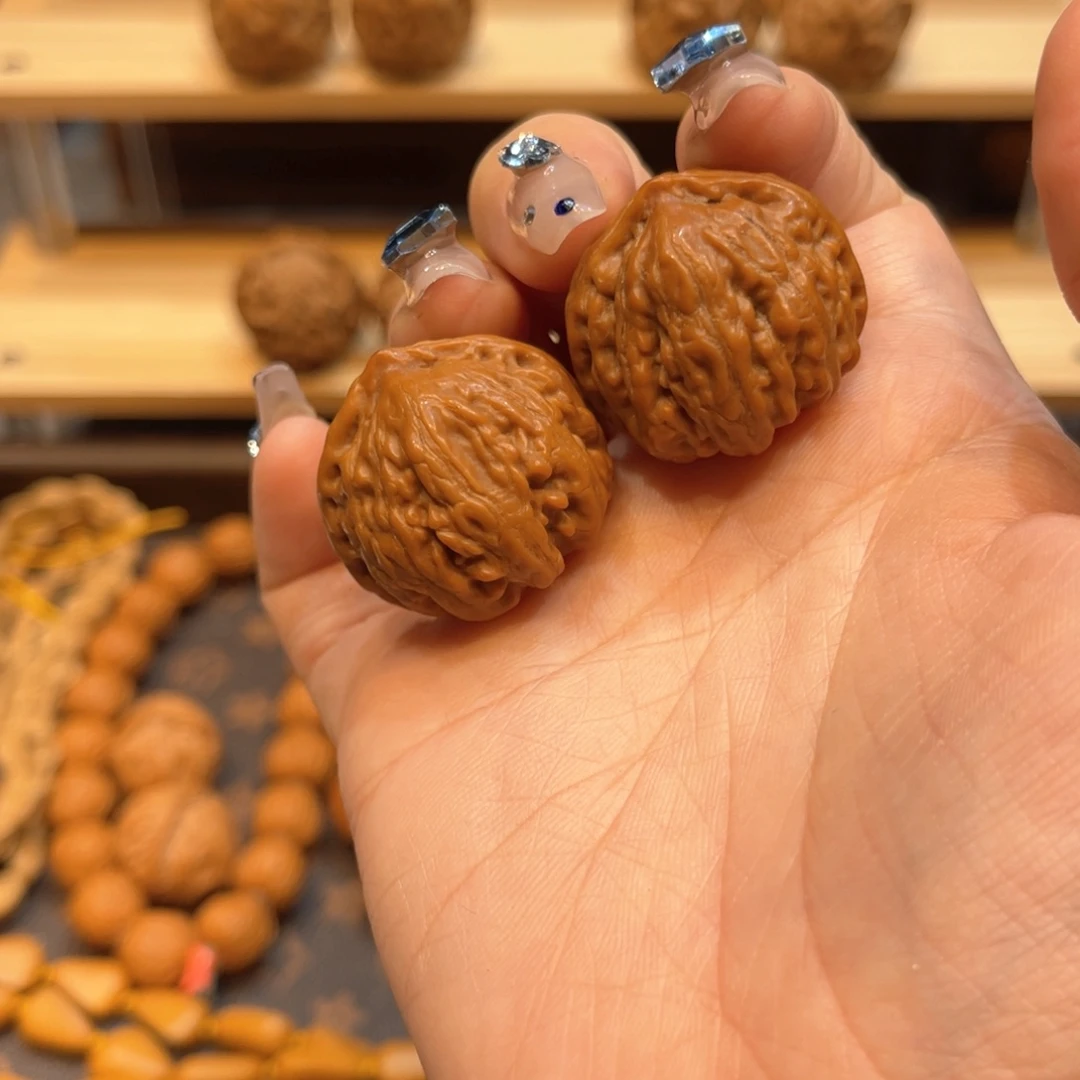 文玩核桃把件矮桩梅枝纹