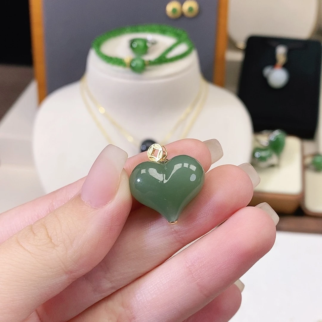 和田玉18K金镶嵌颈饰