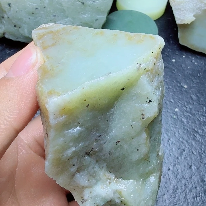 和田玉（糖玉）未镶嵌珠宝奇石