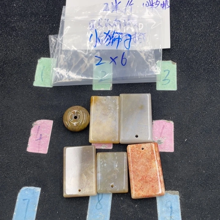 小****颈饰合金硅化珊瑚（珊瑚玉）