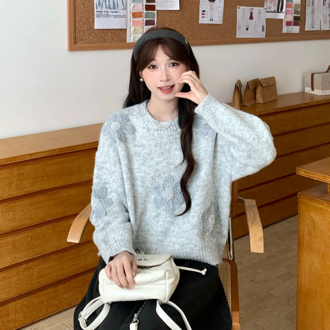 慕兔甜美显瘦慵懒风花朵毛衣女2025秋季新款纯色打底针织衫上衣